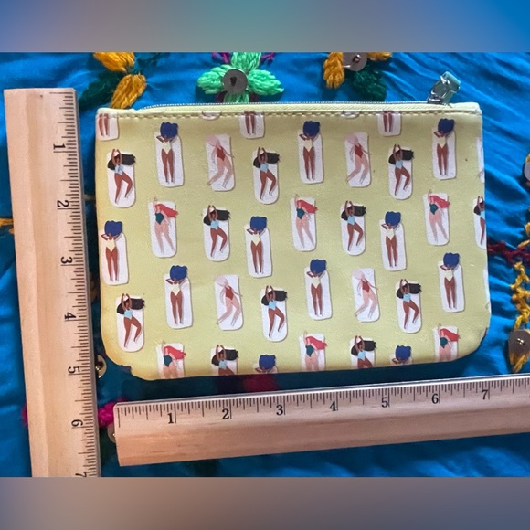 Yellow Ipsy cosmetic bag w/ women in swimsuits. Apx 5 x 7“. Excellent condition. - Picture 6 of 7